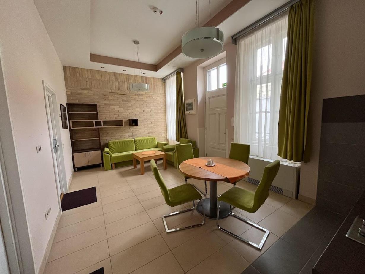 Soleil Apartman Szegedin Exterior foto